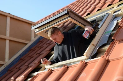 Pose de fenêtres de toit Velux à Aast